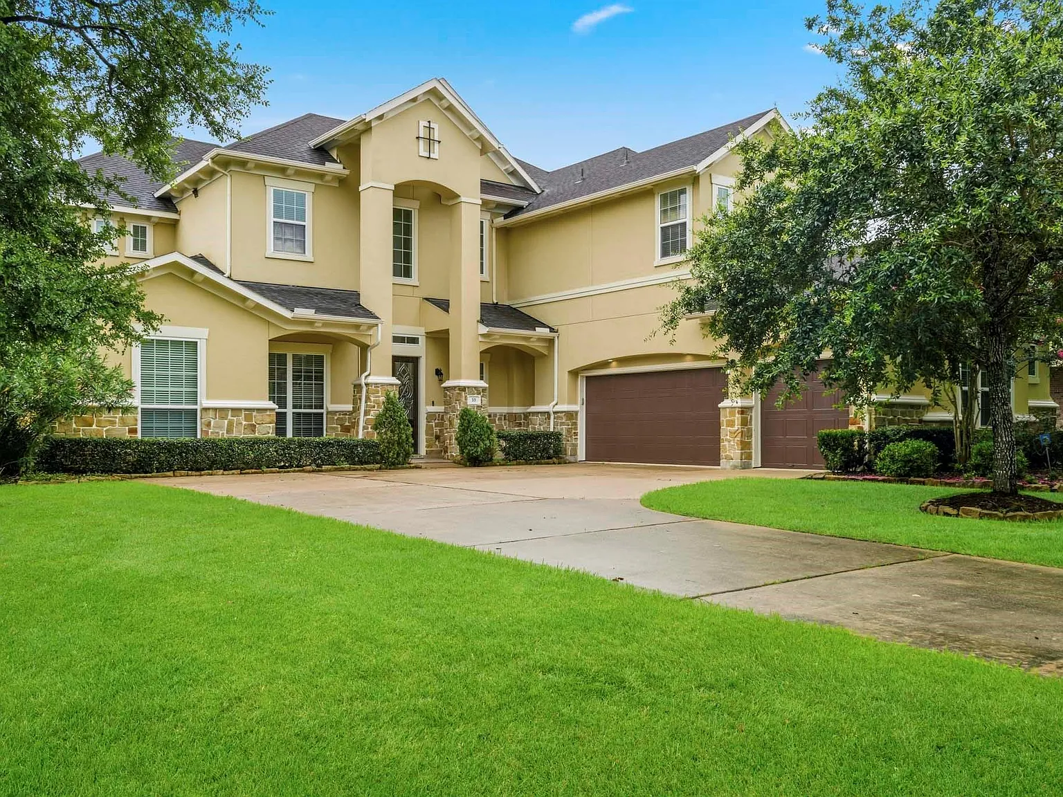 5 bed, 4.5 bath, 4860 sqft, $5,780 — Photo 1