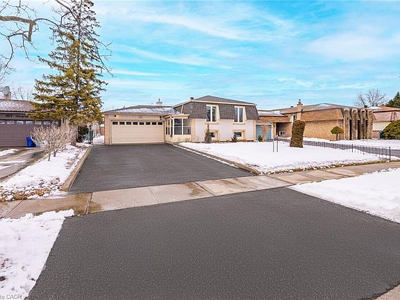 3rd image of 305 Pinegrove Rd