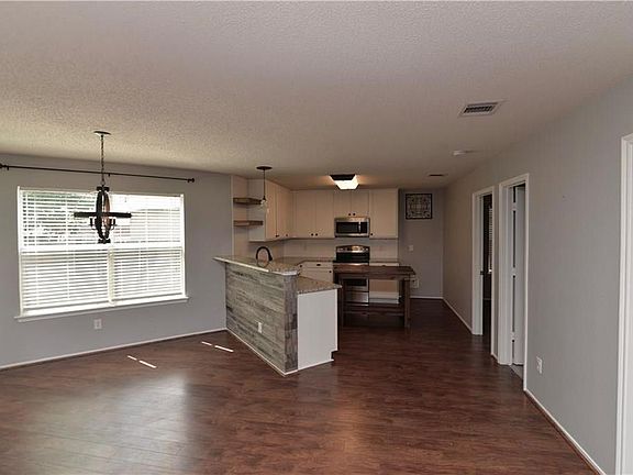 3rd image of 125 Jefferson Dr