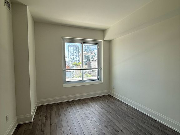 5th image of 89 Church St #907