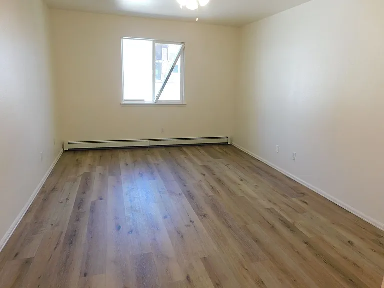 424 Pendleton St — Photo 7