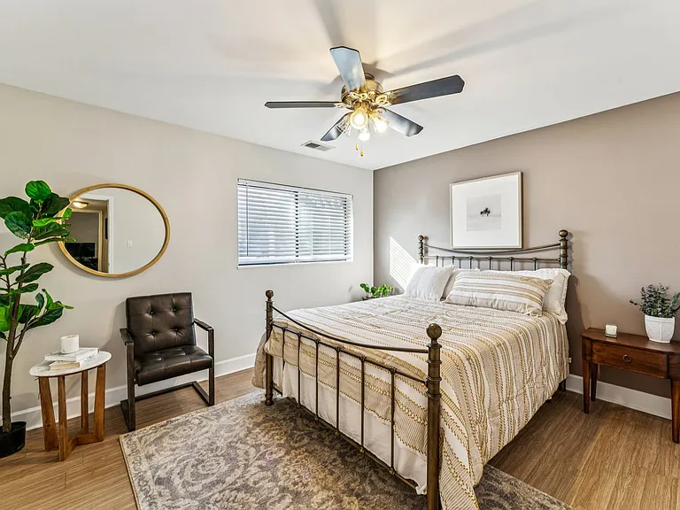 530 W 10th St #530 — Photo 19