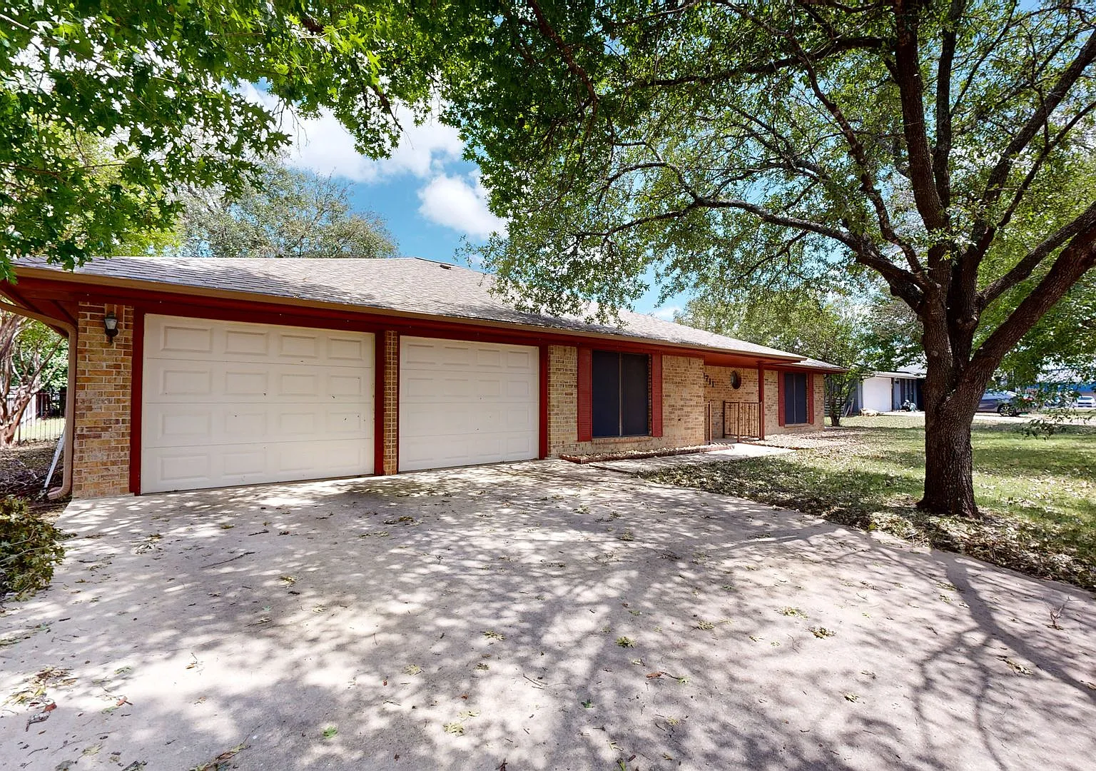 2 Weeks Free + $1,595 For A 3 Bedroom Vintage Charmer In Harker Heights! — Photo 2