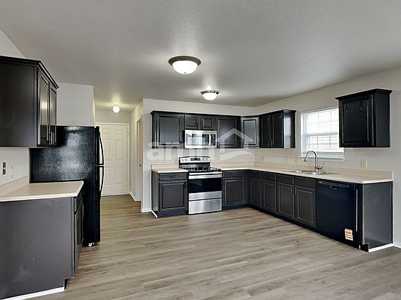 3rd image of 612 Classic Ln