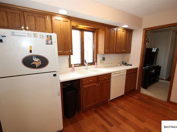 4th image of 744 17th St NE