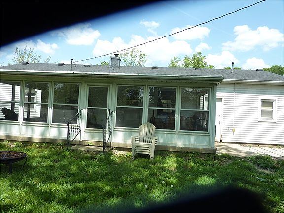 2nd image of 922 Williams St