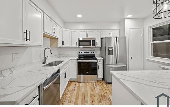 5th image of 648 Glynock Pl