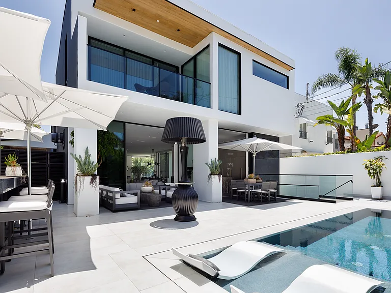 213 S La Peer Dr — Photo 1