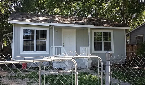 146 Eross St Photo 1