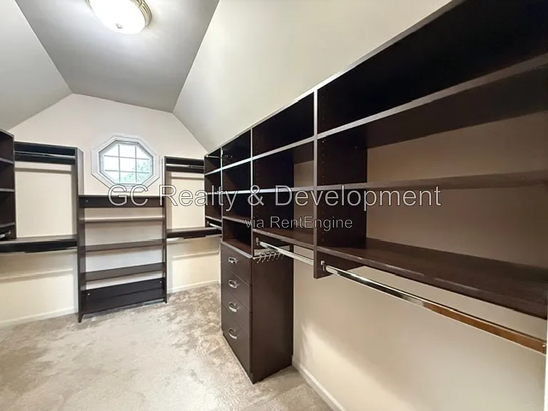 882 Clarendon Ln — Photo 31