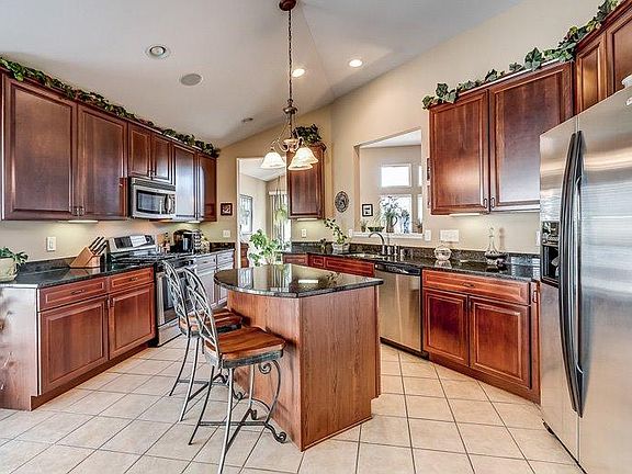 4th image of 815 Covefield Ln
