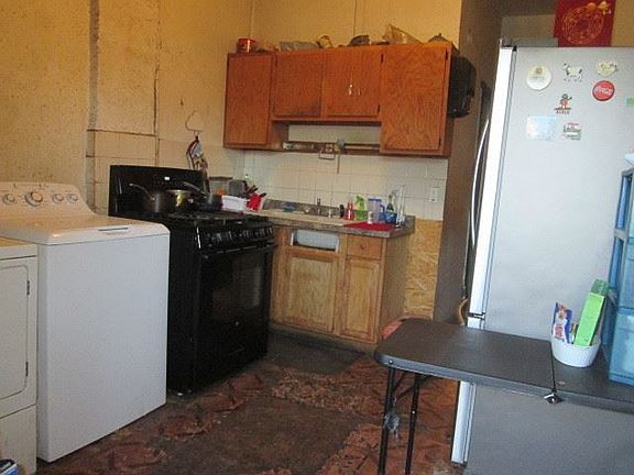 4th image of 3950 W Polk St