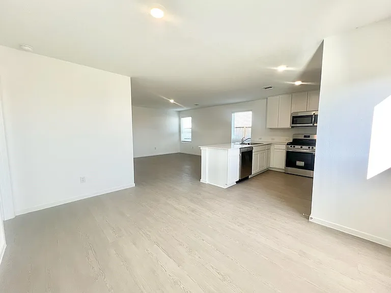 712 Zuppino Ln — Photo 4