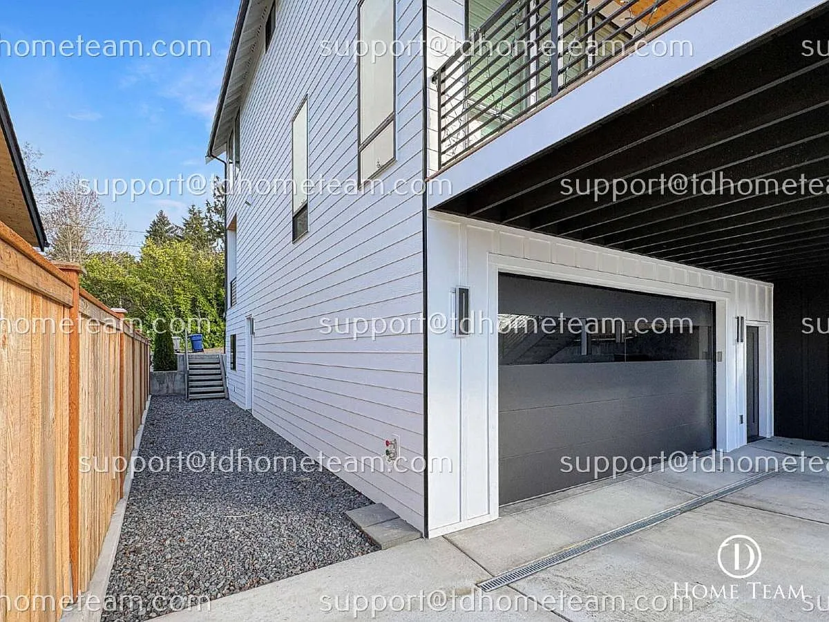 2511 Locust Ave W in Tacoma, WA 98466 — Photo 2