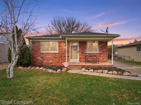 29191 McDonald St, Roseville, MI 48066