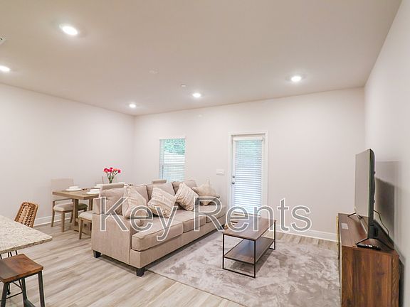 4th image of 7174 Village Ln