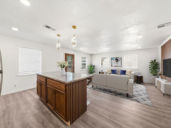 4th image of 7923 S Nassau Cir
