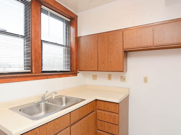 3rd image of 3615 N Paulina St APT 3B