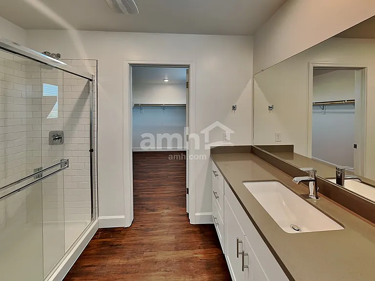 2980 N Vigo Ave — Photo 11