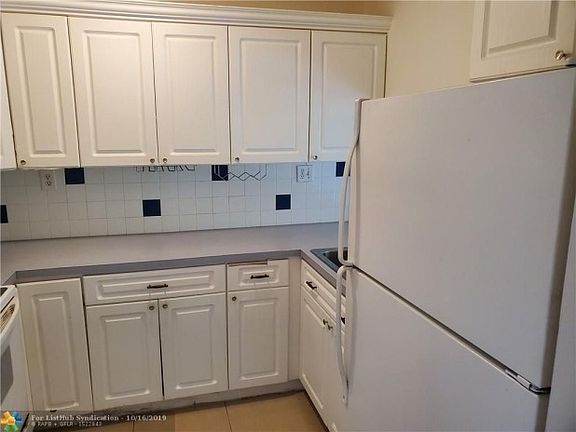 4th image of 8127 Lagos De Campo Blvd