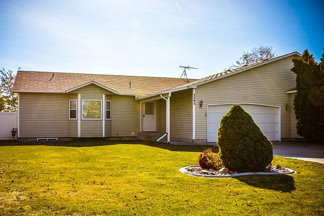 1st image of 3393 Creekside Dr