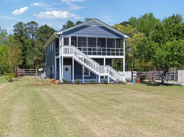 283 Raynor Rd, Spring Lake, NC 28390