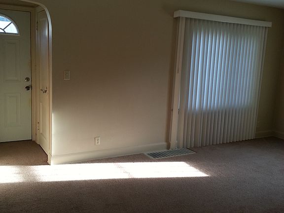 3rd image of 204 Glendola Ave