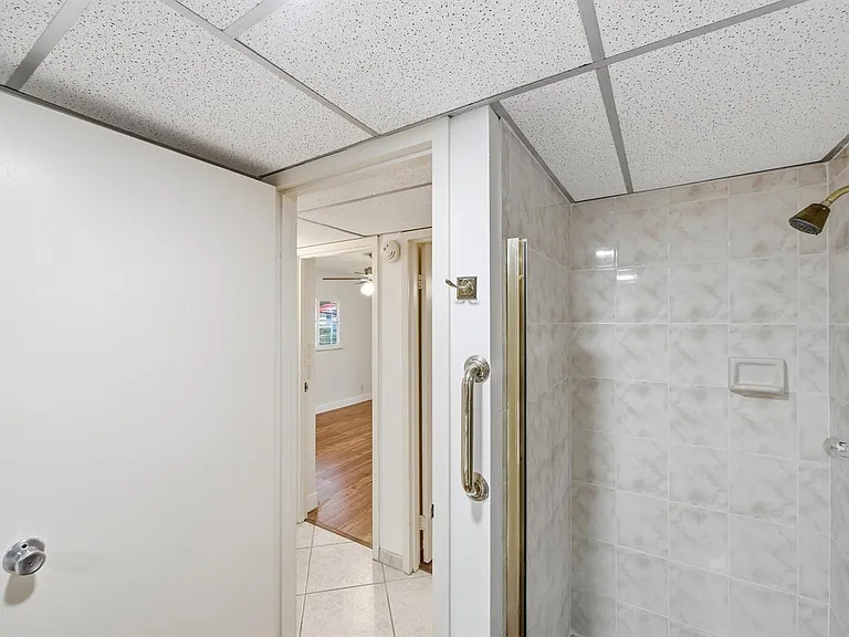28 Seville Dr #B — Photo 25