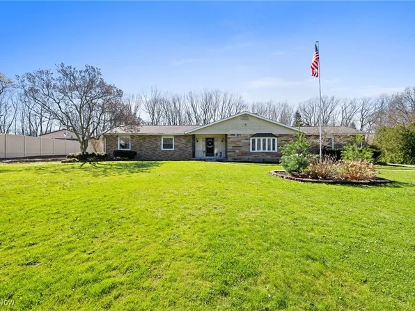 9120 Ambleside Dr, Mentor, OH 44060