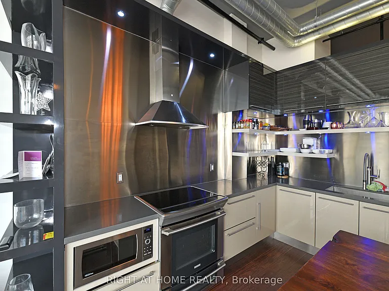 43 Hanna Ave #708 — Photo 5