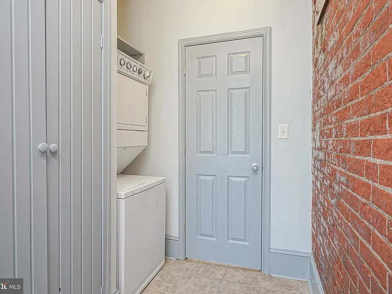 1525 Tasker St #1R — Photo 6