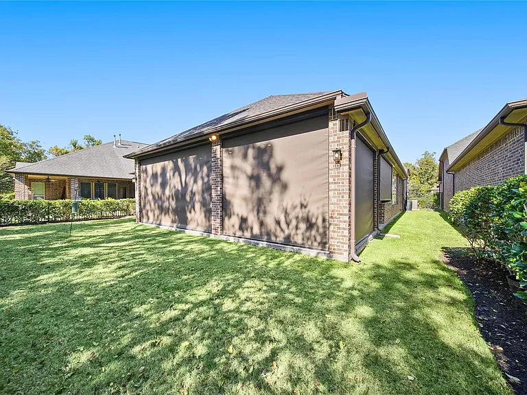 9510 Spring Rose Dr — Photo 34