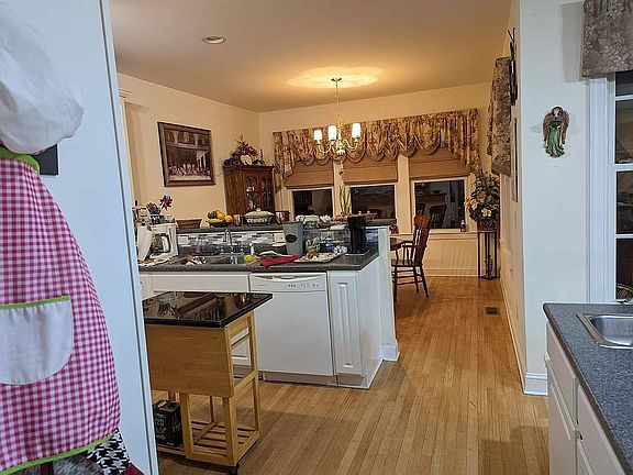 4th image of 5070 Glen Cove Dr