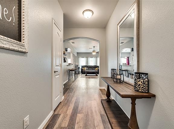 4th image of 801 Oakmont Dr