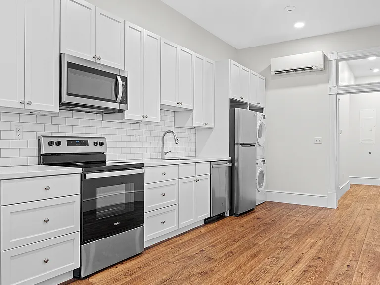 118 Main St #5 — Photo 1