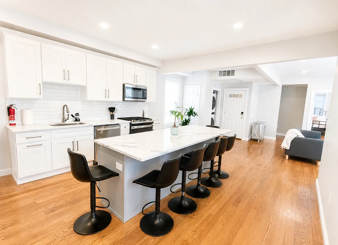 4 bed, 9999 sqft, $6,800 — Photo 1