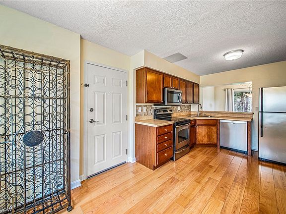 3rd image of 240 Fox Hollow Dr APT 400