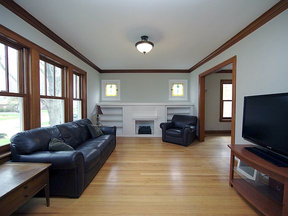 2nd image of 622 8th Ave