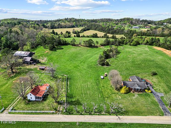 4th image of 2 Red Hill Rd