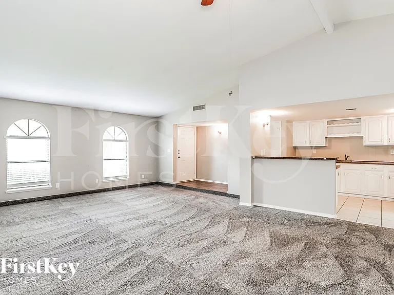 16939 Macleish Dr — Photo 2