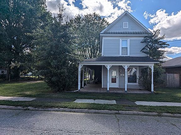 2nd image of 1202 Lakeview Dr