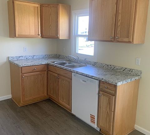 4th image of 311 Jarrell St