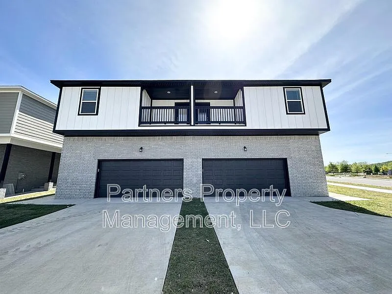 1035 S Benchmark Ln #1