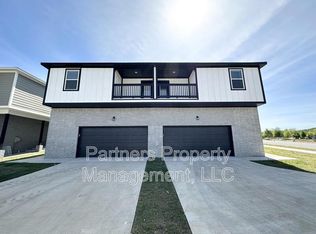 1035 S Benchmark Ln #2, Fayetteville, AR 72704