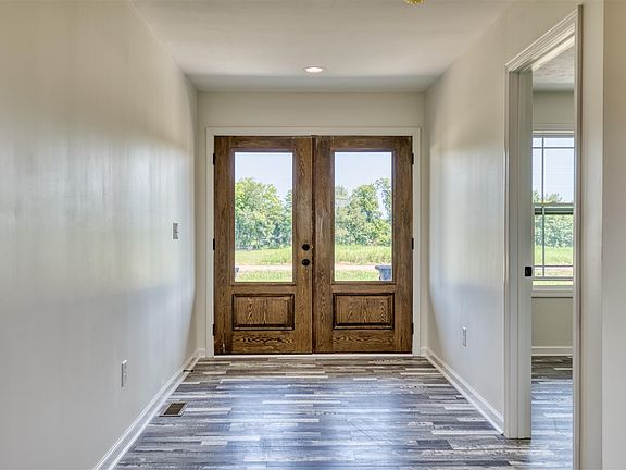 2nd image of 104 Fieldstone Dr