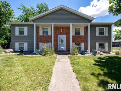 100 Juniper Ln, East Peoria, IL, 61611