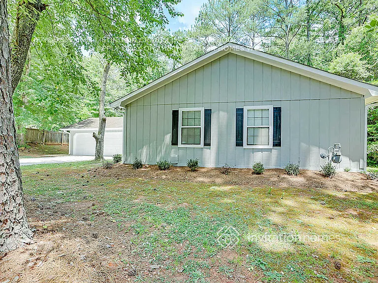5065 Shannon Way SW — Photo 3