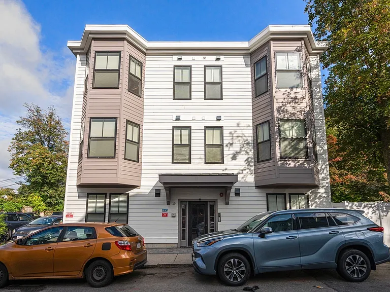 19 W Tremlett St #4 — Photo 13