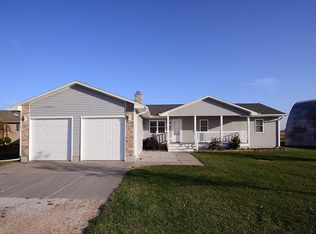 626 Freedom Cir, Murdock, NE 68407