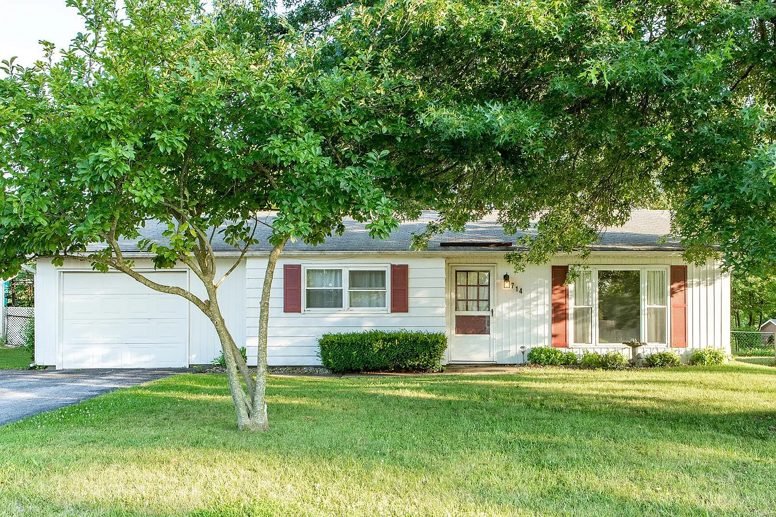 714 Albers Ln photo 1